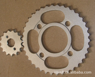 任丘市唐麟摩托車配件制造：廠家直銷CG125摩托車鏈輪與傳動系統(tǒng)配件